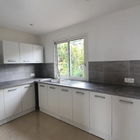 Location Appartement 3 pièces 65m² ST DENIS 97400 - Photo 1