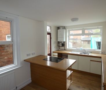 3 bed House - To Let - Photo 6