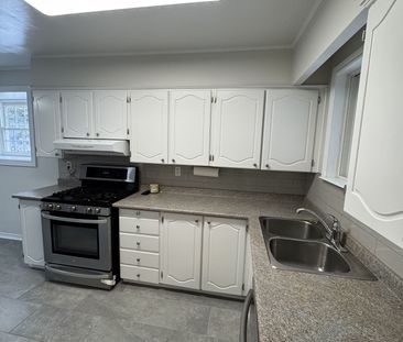 For Lease - 691 Irwin Crescent Unit# Main, Newmarket, Ontario - Photo 2