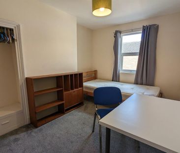 5 bedroom terraced house to rent - Photo 4