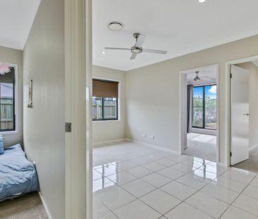 Stunning Family Home with Ducted Air Conditioning and Pool! - Photo 4