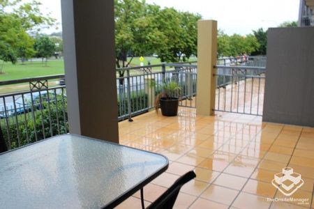 Fully furnished 1bed 1bath 1car, located at the entrance to UQ - Photo 3