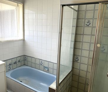 Spacious 3 bedroom family home in Prime Springvale Location - Photo 4