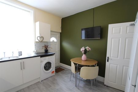 1 bed house share to rent in Briercliffe Road, Burnley, BB10 - Photo 3