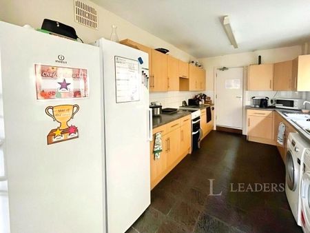 1 bedroom in a house share to rent - Photo 3