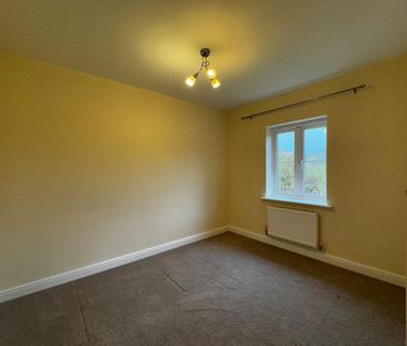 3 bedroom end of terrace house to rent - Photo 4