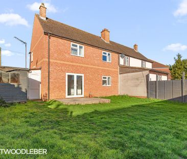 3 bedroom semi-detached house to rent - Photo 2