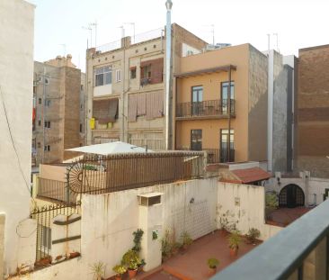 Studio for rent in Sants, Barcelona, all bills included - Photo 4