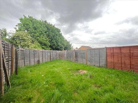 Artemis Close, Driveway & Garage, Gravesend, DA12 - Photo 2