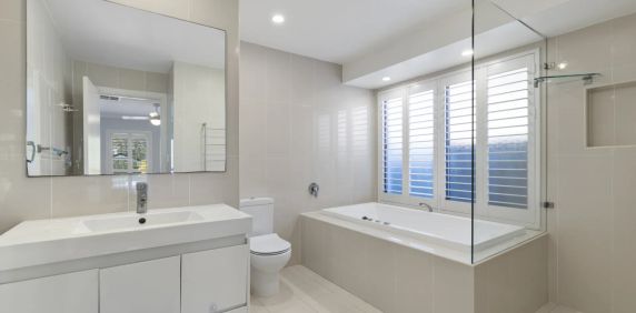 Expansive family Living - Photo 2