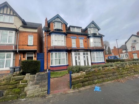 1 bedroom in a house share to rent - Photo 2