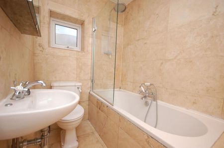 4 bedroom semi-detached house to rent - Photo 2