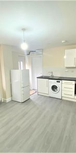 Studio Flat To Let - High Wycombe - Photo 3