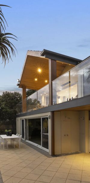 Absolute Beachfront Luxury | Resort-Inspired Family Residence in Aspendale - Photo 1