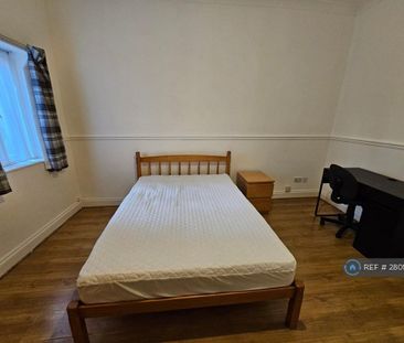 1 bedroom in a house share to rent - Photo 4