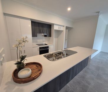 Fresh, Modern & Effortlessly Stylish - Welcome Home - Photo 5