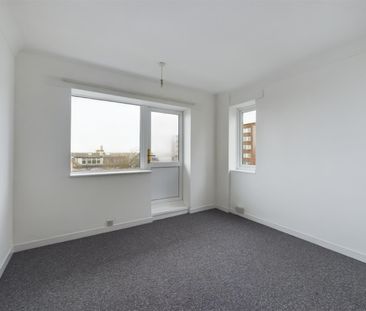 Wellington Court, 2 bedroom, Flat - Purpose Built - Photo 5