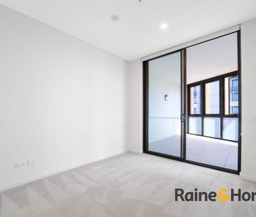 Stunning 2 Bedroom Apartment with Elegant Modern Designer Fixtures ... - Photo 3