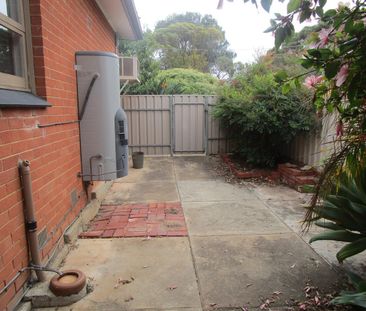 Lovely home in great suburb - Photo 6