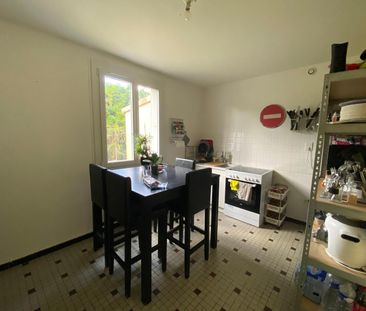 Location Maison 5 pièces 97m² LORIOL SUR DROME 26270 - Photo 2