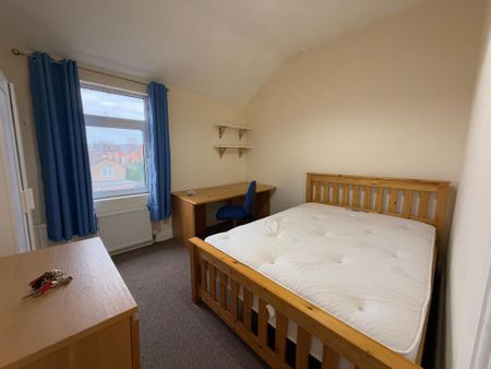 4 bedroom terraced house to rent - Photo 3