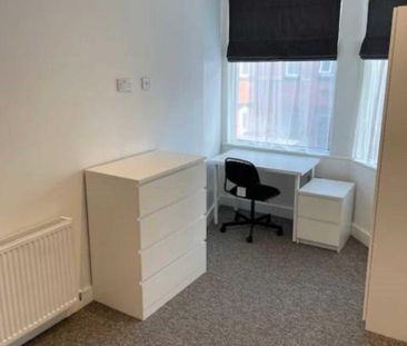 8 bedroom terraced house to rent - Photo 5