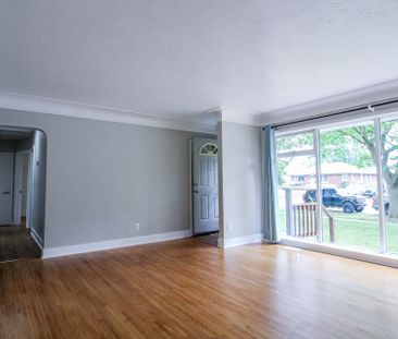 For Lease - 3 Whiteoak Drive, St. Catharines, Ontario - Photo 2