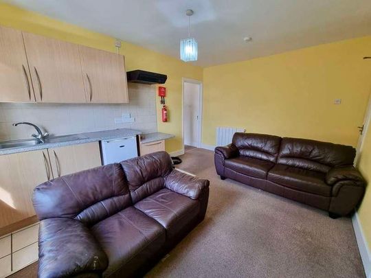 Popes Lane, Totton, SO40 - Photo 1