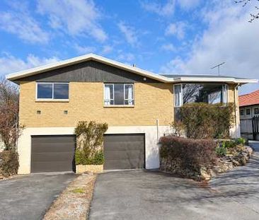 Fully furnished six-bedroom Old Cromwell home with generous parking... - Photo 4