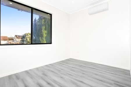 COMPLETELTY REFURBISHED FIVE BEDROOM HOME - Photo 2