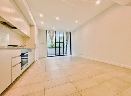 1 bed 1 bath-Upstairs - Photo 2