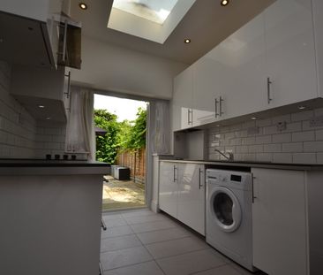 Flat to rent - Bromley Road, Catford, SE6 - Photo 5