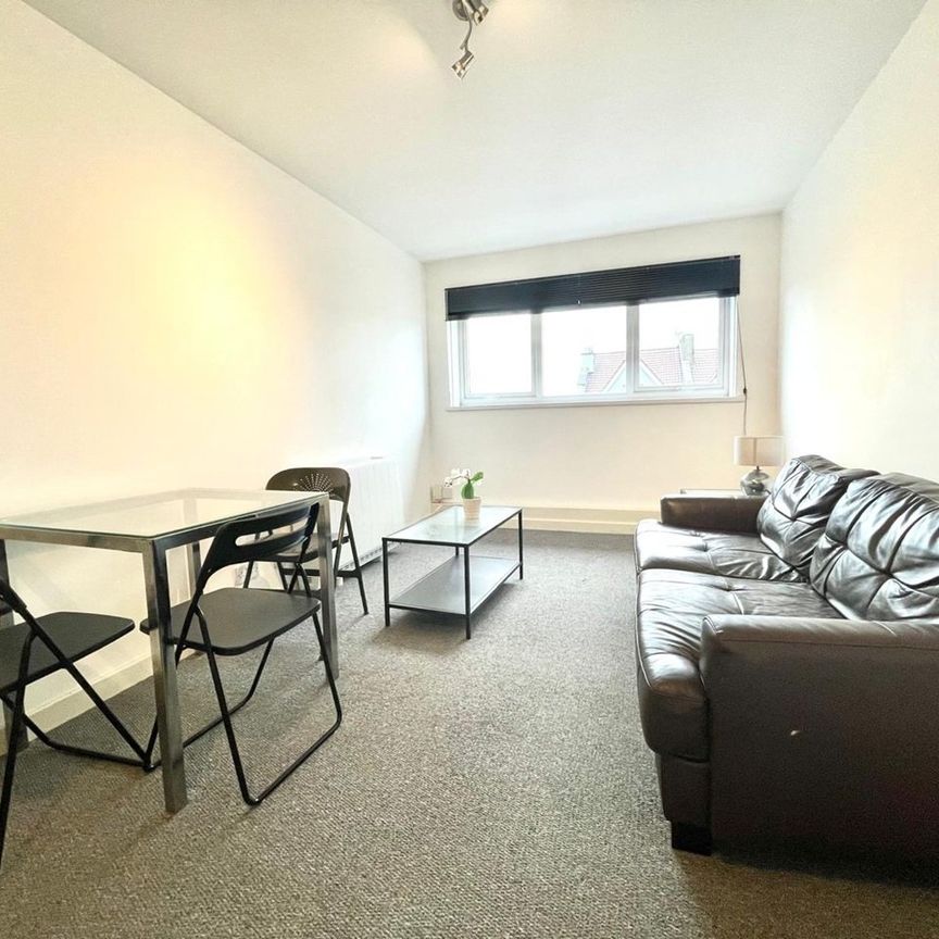 2 Bed Flat, Summerhill Court, BS5 - Photo 1