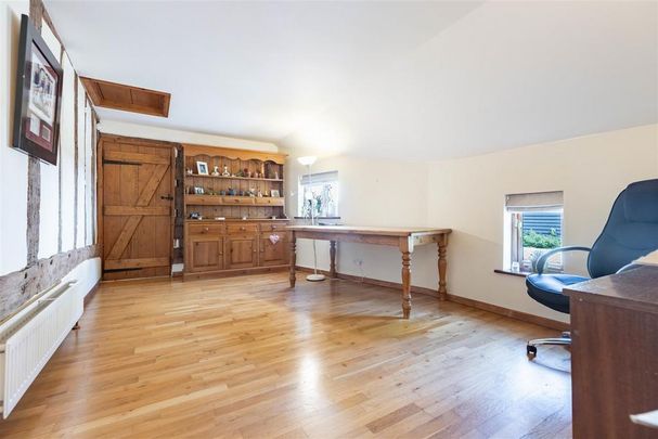 4 bedroom barn conversion to rent - Photo 1