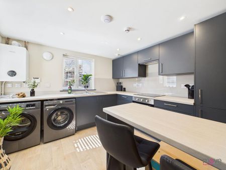 1 bedroom in a house share to rent - Photo 3
