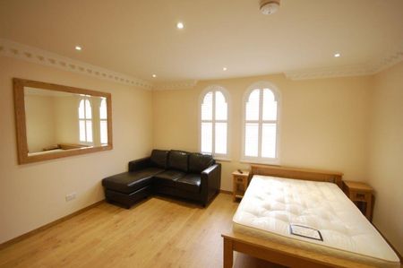 1 bedroom Flat To Let - Photo 4