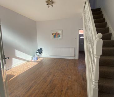 2 Bed Terraced House, Kingsford Street, M5 - Photo 1