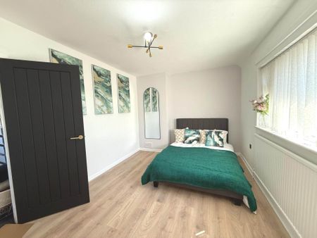 Price £1,250 pcm - Available 28/07/2026 - Furnished - Photo 4
