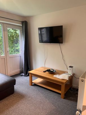 This spacious 5 bedroom house sits on the doorstep of the University of Kent Room 3 - Photo 1