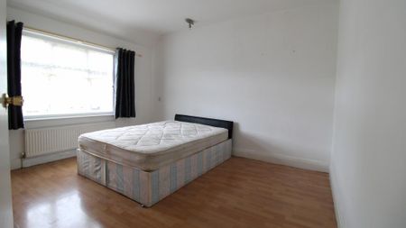 4 bedroom semi-detached house to rent - Photo 3