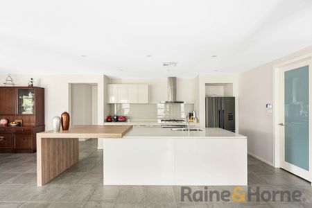 Quality, Space & Style in One Perfect Address - Photo 3