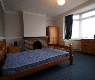 5 Bed Semi-Detached House, Harrison Road, SO17 - Photo 4