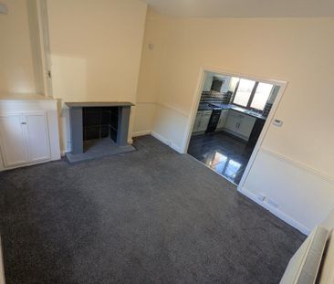 2 bedroom end of terrace house to rent - Photo 1