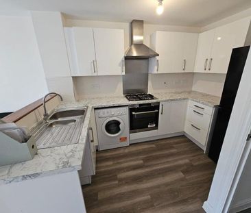 1 bedroom in a flat share to rent - Photo 5