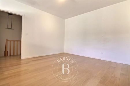 Avenue Louise/Etangs d'Ixelles - Duplex 2 bedrooms + terrace + parking (optional) - Foto 2