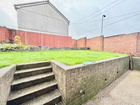 3 bedroom semi-detached house to rent - Photo 5