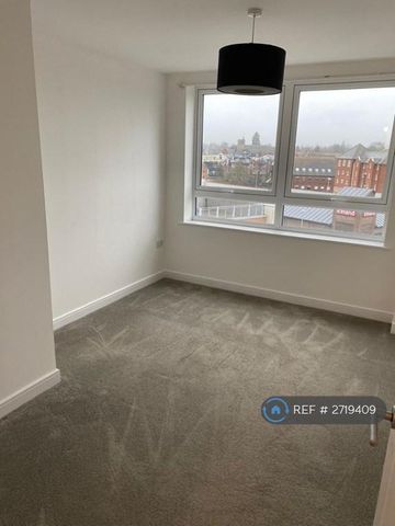 2 bedroom flat to rent - Photo 4