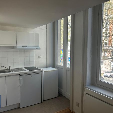 Location Appartement 1 pièce 38m² LILLE 59000 - Photo 3