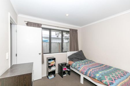 Modern Townhouse - Photo 2