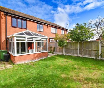 4 bedroom semi-detached house to rent - Photo 1